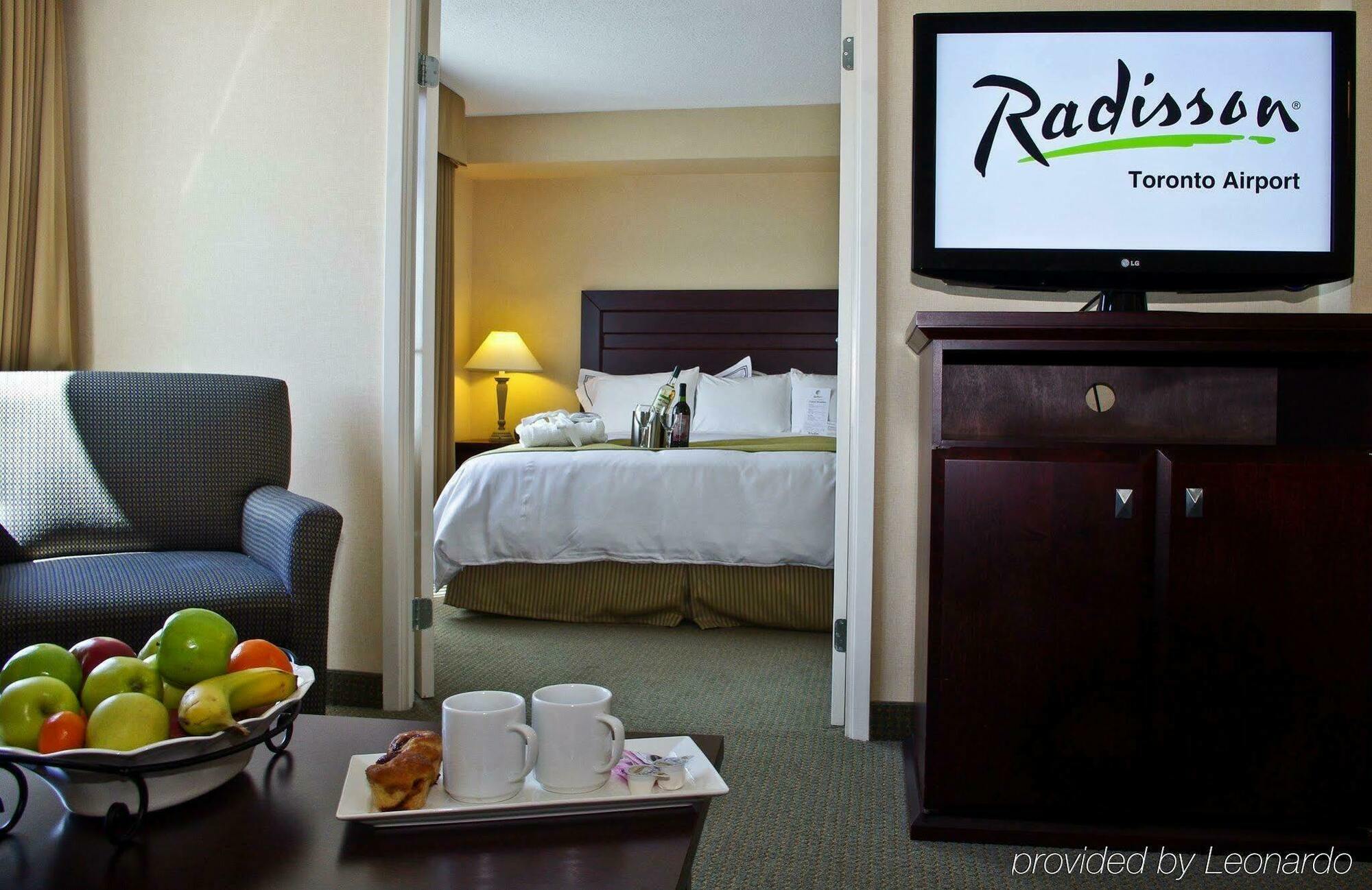 Radisson Suites Hotel Toronto Airport 外观 照片